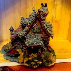 Boyd’s Bearly-Built villages Edmunds Hideaway